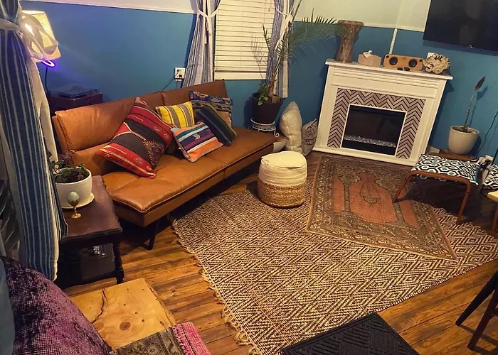 Boho-Chic Retreat - Unit 3