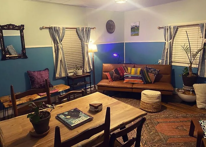 Boho-Chic Retreat - Unit 3