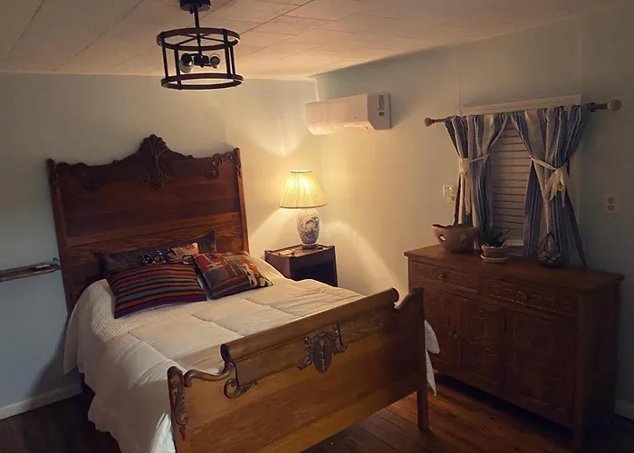 Boho-Chic Retreat - Unit 3